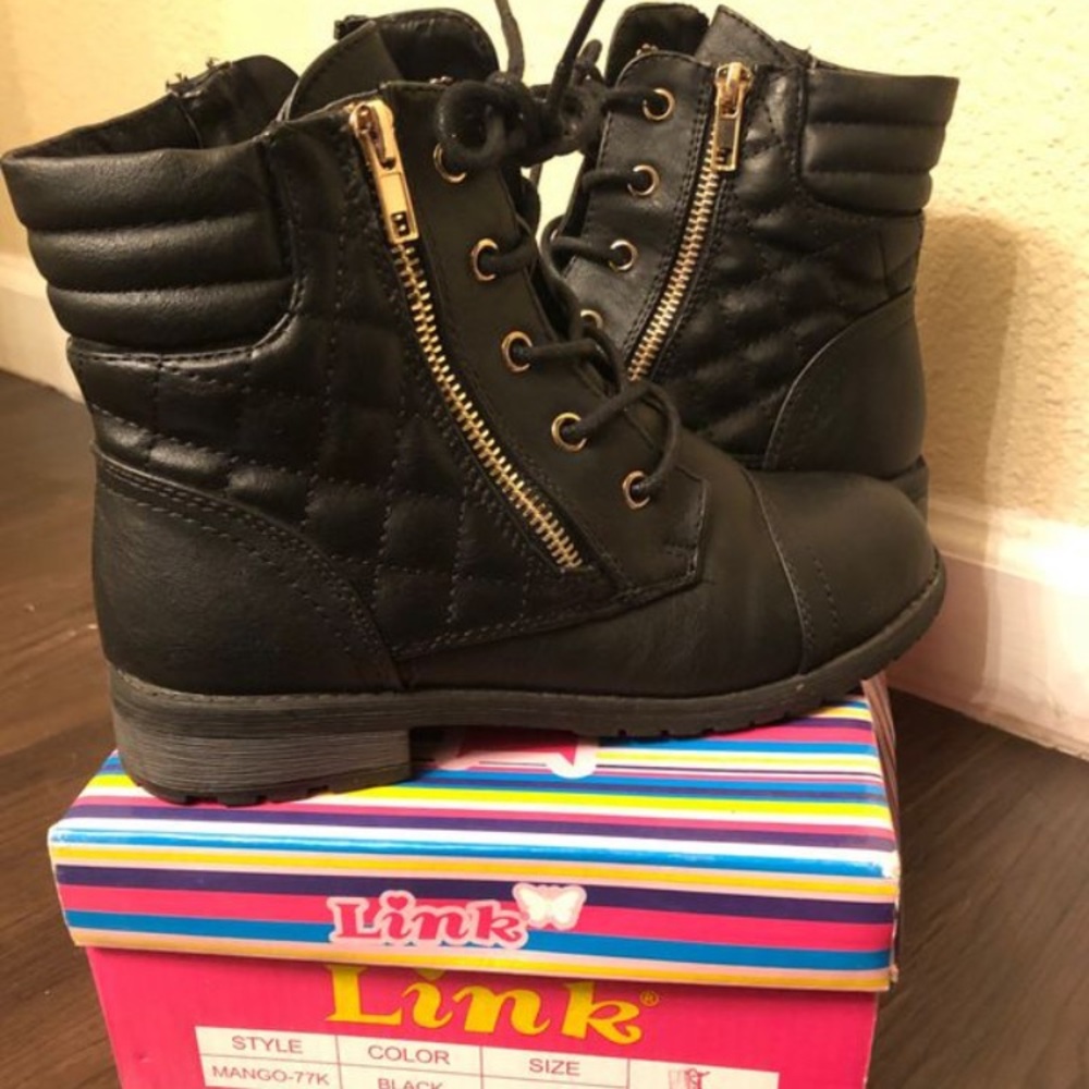 Combat boots